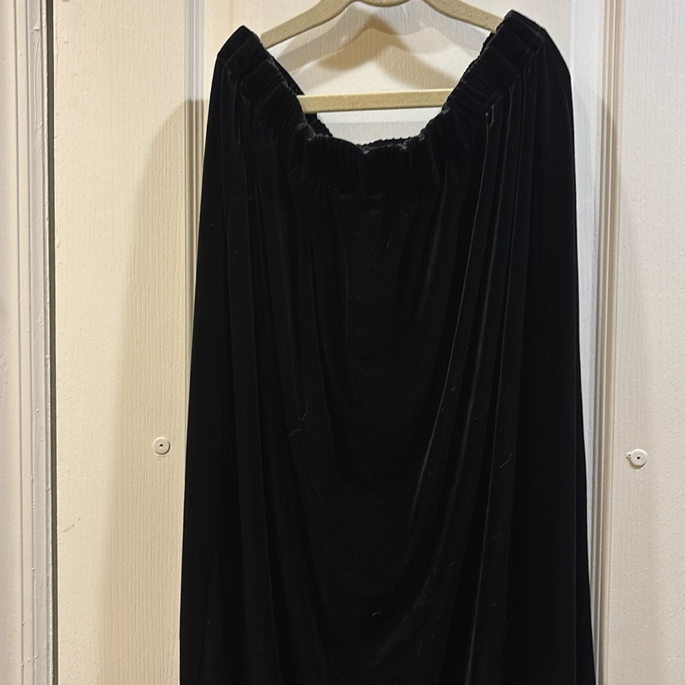 SAG HARBOR WOMAN LONG SKIRT
BLACK VELVET ELASTIC WAIST 
SIZE SMALL 14” WAIST